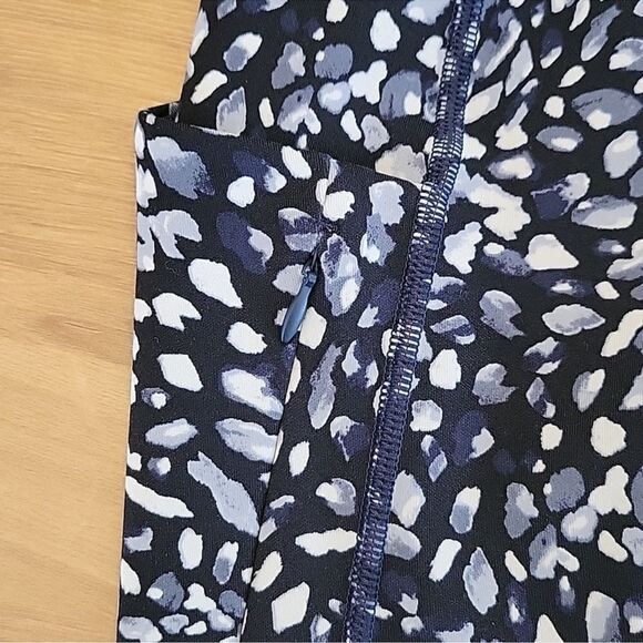 Athleta Up for Anything Capri Crop Tight Stash Pocket Spotty Blue S - Picture 6 of 8